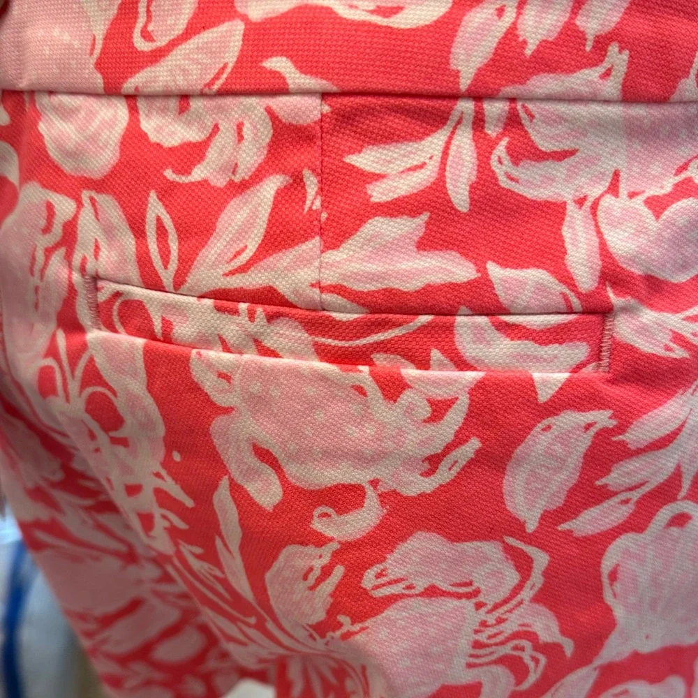 Lilly Pulitzer buttercup stretch shorts: size 4 and an 8 NWT retails$74 🦀 - Picture 6 of 7
